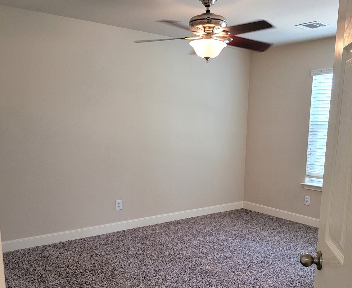 Bedroom - 21735 Thunder Basin