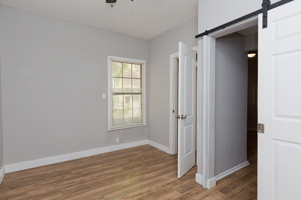 Building Photo - 143 Tremlett Ave