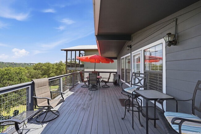 Building Photo - 2681 Lakeview Dr