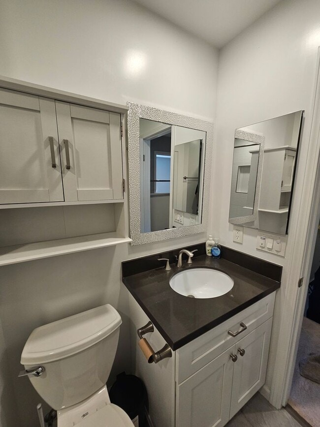 Building Photo - 1394 N Loop Dr