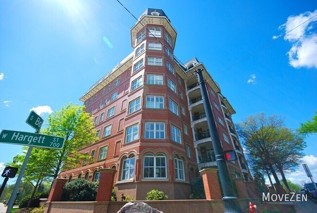 Building Photo - 710 Independence Pl
