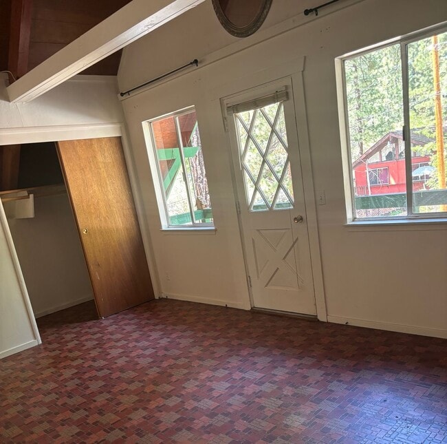 Building Photo - 2 bedroom house in Kings Beach