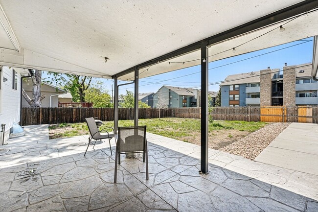 Building Photo - Updated 4-Bedroom Home with Large Backyard...