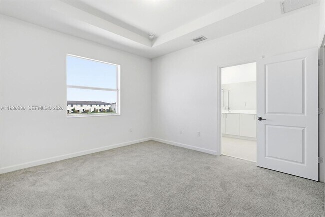 Building Photo - 2705 SE 25th Ave