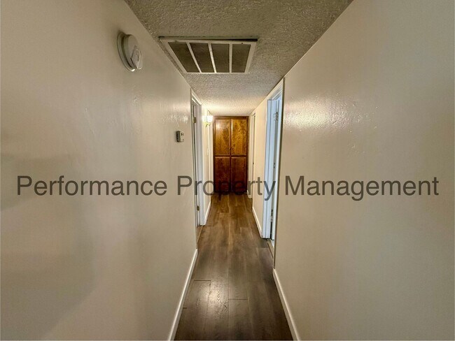 Building Photo - Charming 3 Bed/2 Bath SW Bakersfield Home w/ RBP & $0 Deposit Option