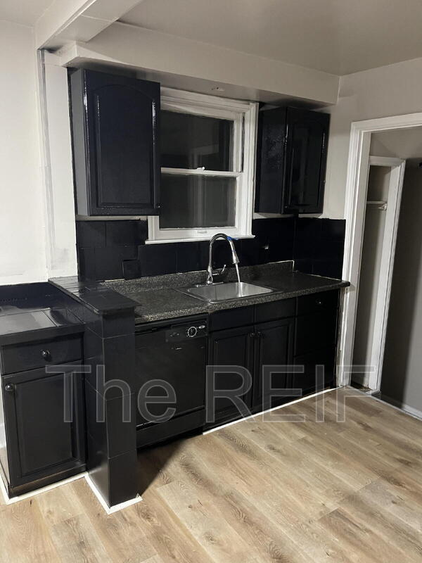 Building Photo - 9365 Birwood St