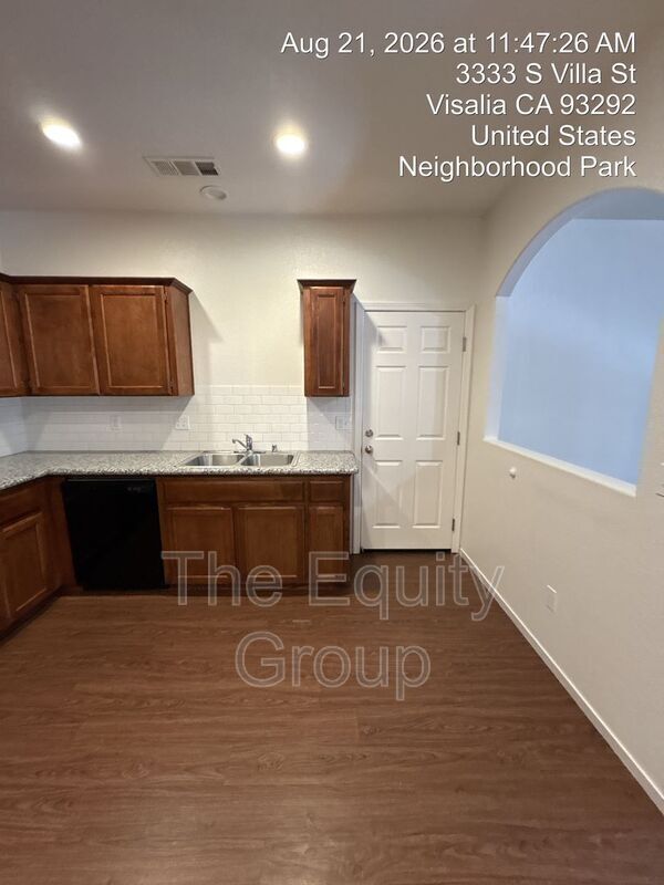 Building Photo - 3330 Villa St