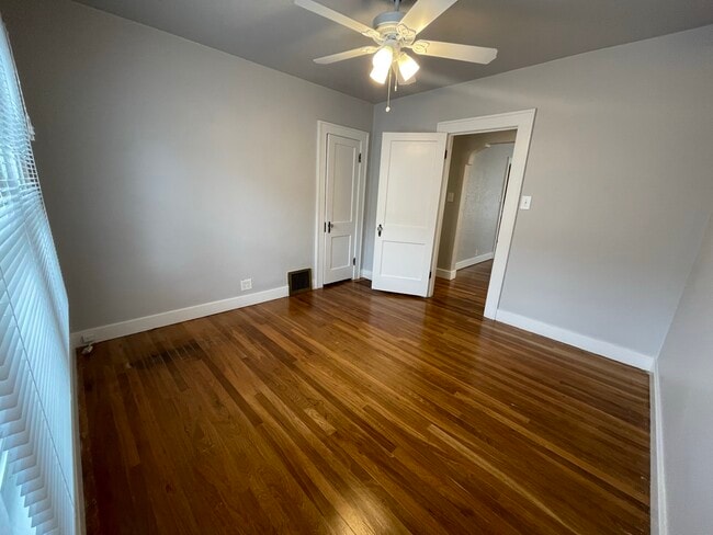 Building Photo - 405 Vassar Dr SE
