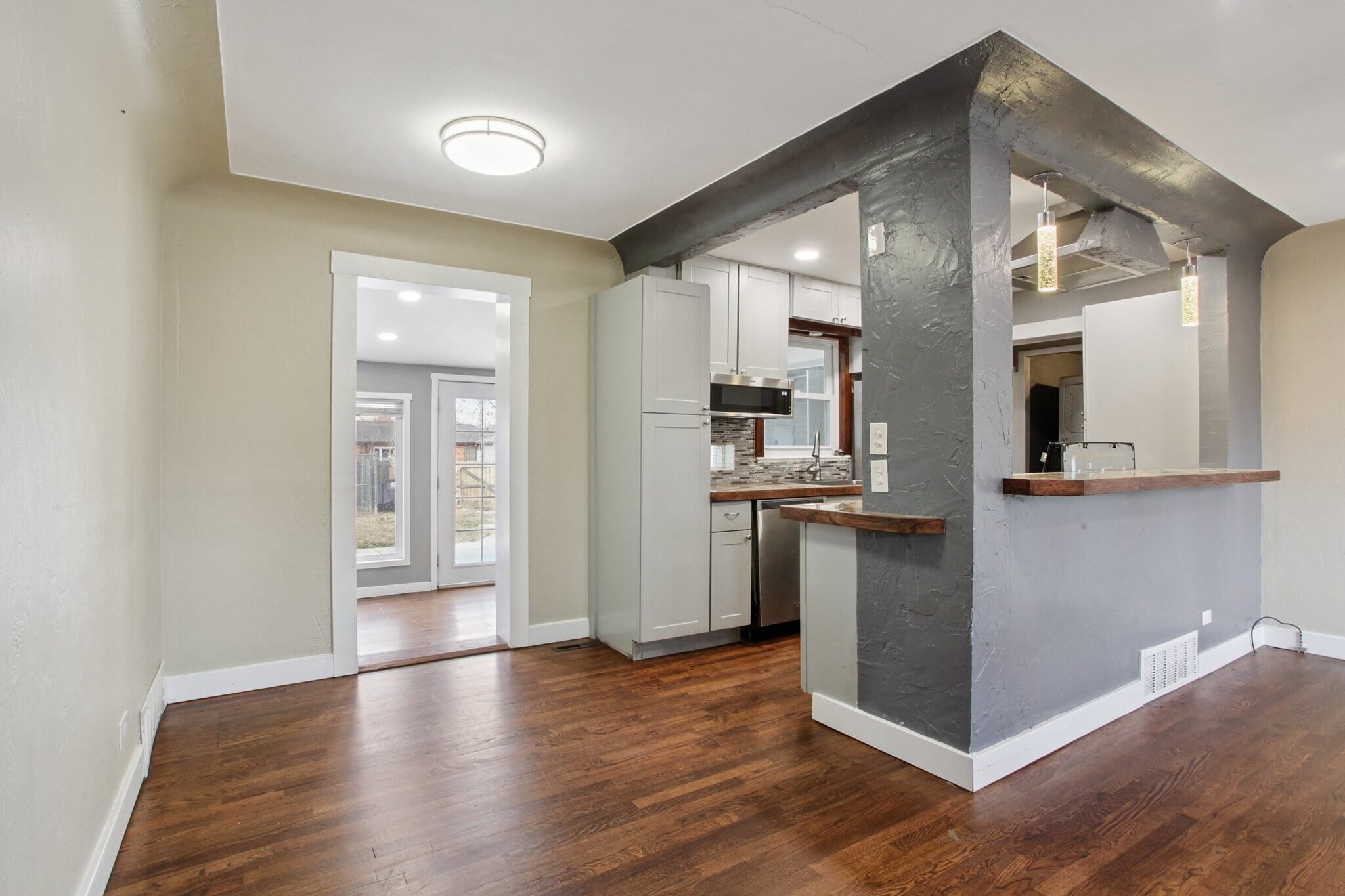 Building Photo - 2625 Newport St