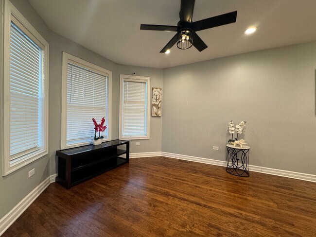 Building Photo - 4317 W 21st Pl