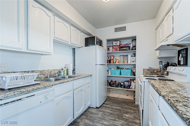 Building Photo - 5168 Garden Ln