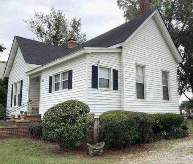 Building Photo - 128 Main St E