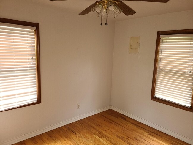 Building Photo - Updated, trendy and Ready for move in! 2 b...