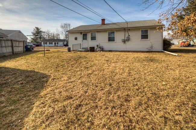 Building Photo - Ranch home near Christiana Hospital - COMI...