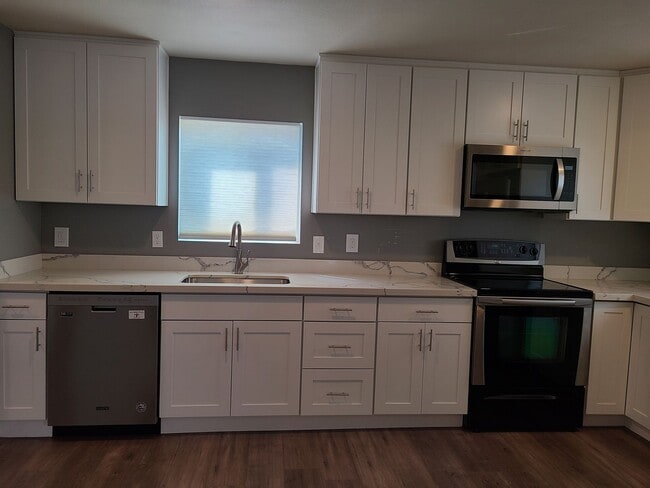 Building Photo - Beautifully Updated South Tacoma 3 Bedroom