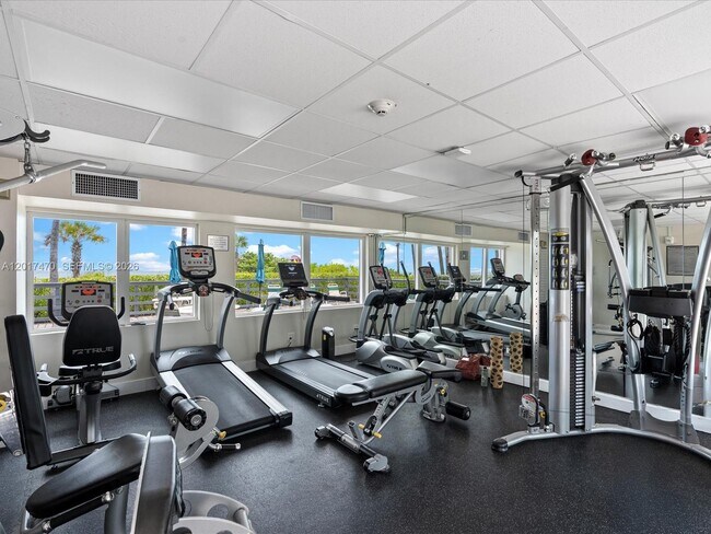 Building Photo - 5005 Collins Ave