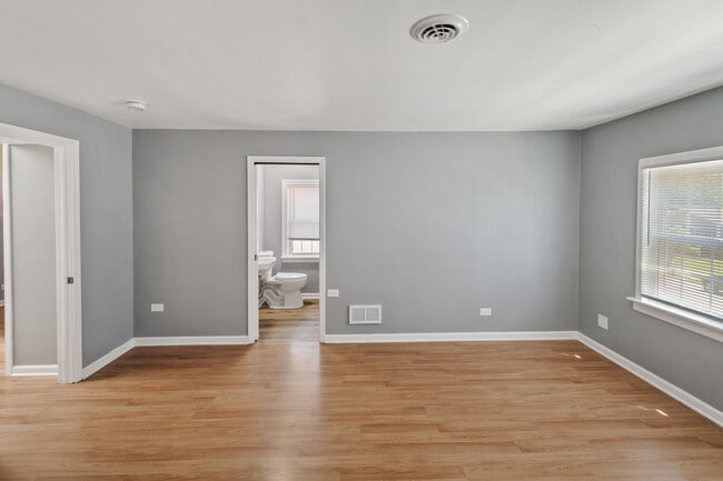 Building Photo - 14336 Harrison Ave