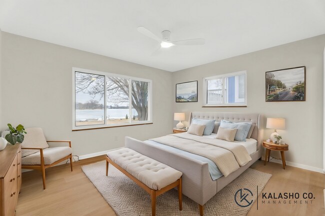 Building Photo - 3BD | 3BTH - HOT TUB - WATER FRONT - NEWLY RENOVATED - ON SYLVAN LAKE