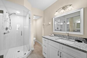 Building Photo - 2300 Hidden Lake Dr