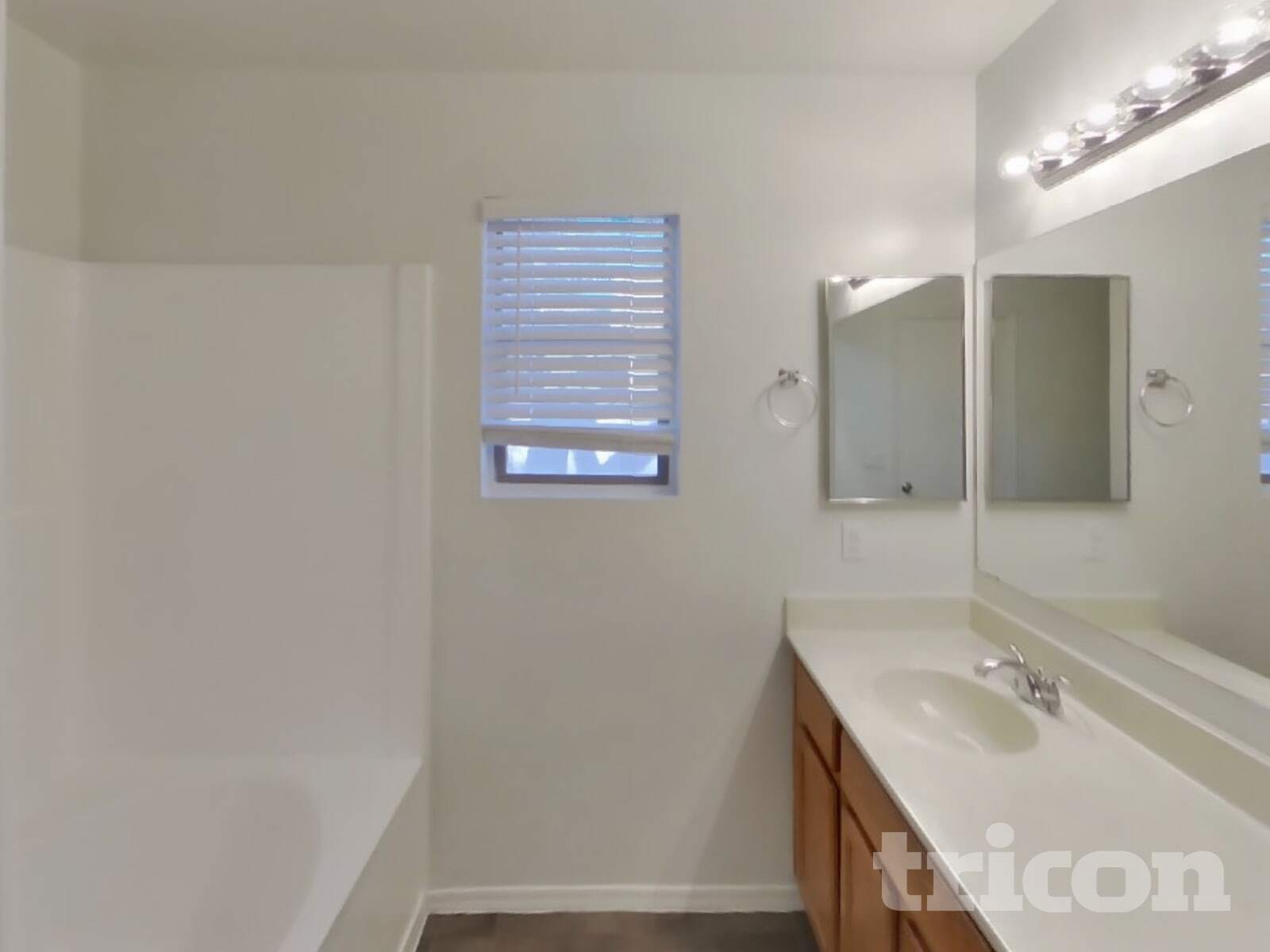 Building Photo - 11445 W Cambridge Ave