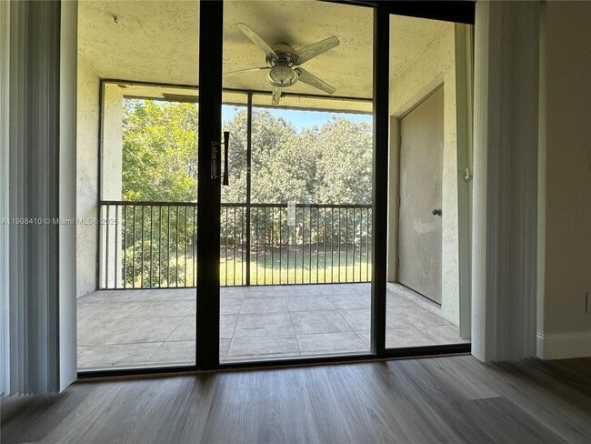 Building Photo - 403 Lakeview Dr