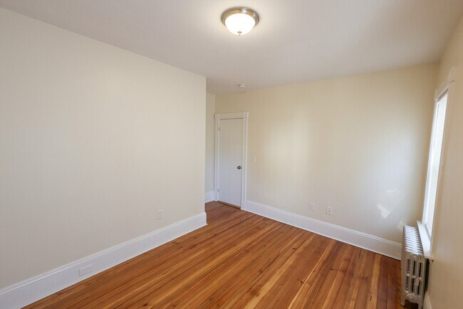 Building Photo - 32 Robinson St