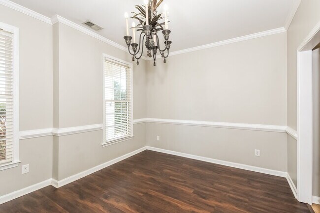 Building Photo - 214 Elmbrook Ln