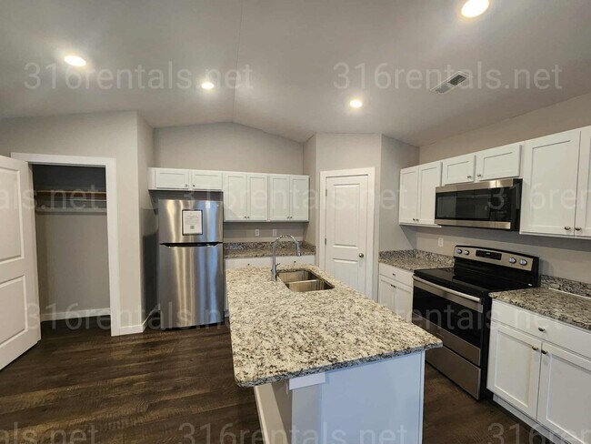 Building Photo - 1809 E 69th Ct N