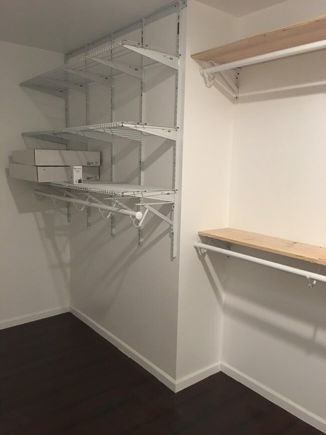 Building Photo - 146 N Brockway St