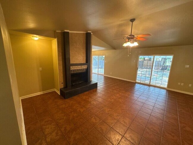 Building Photo - 3730 Twin Oak Ct