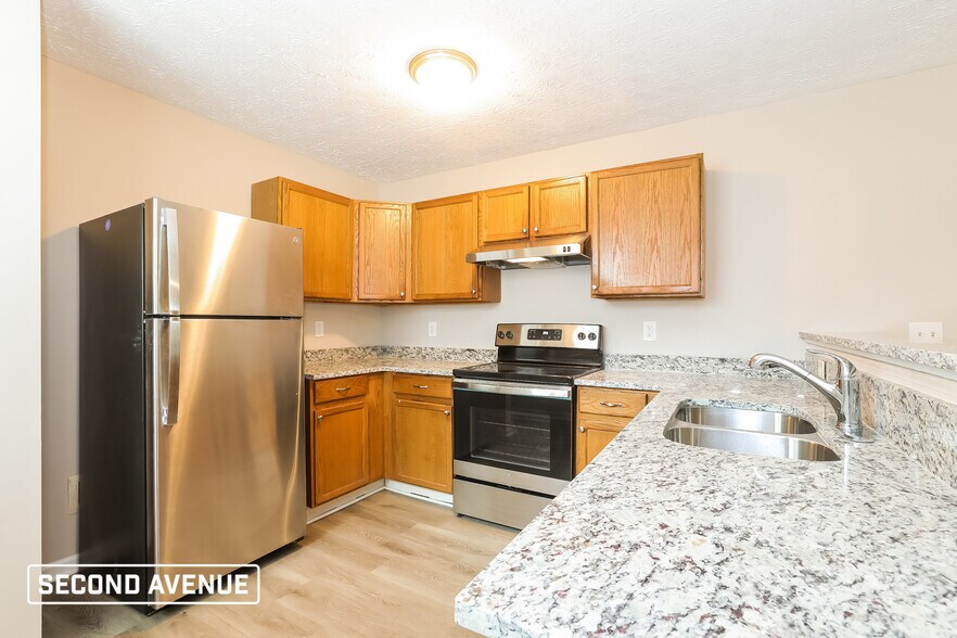 Building Photo - 1710 Riverchase Cir NE