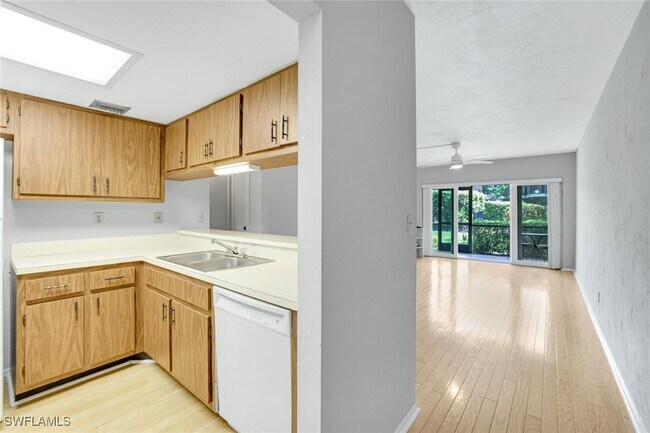 Building Photo - 35 Greenbrier St