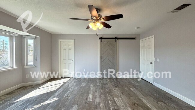 Building Photo - 13930 Hidden Valley Rd