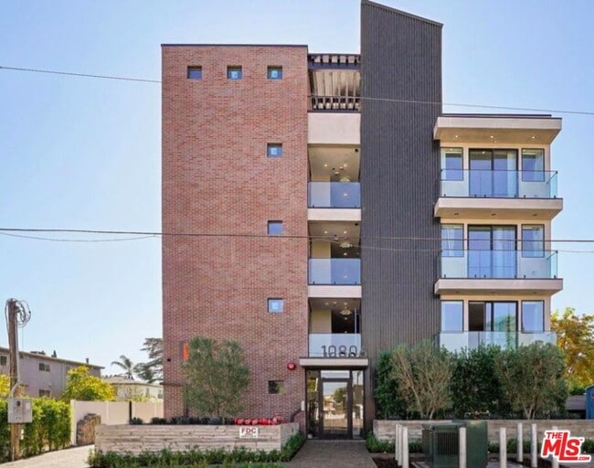 Building Photo - 10806 Blix St
