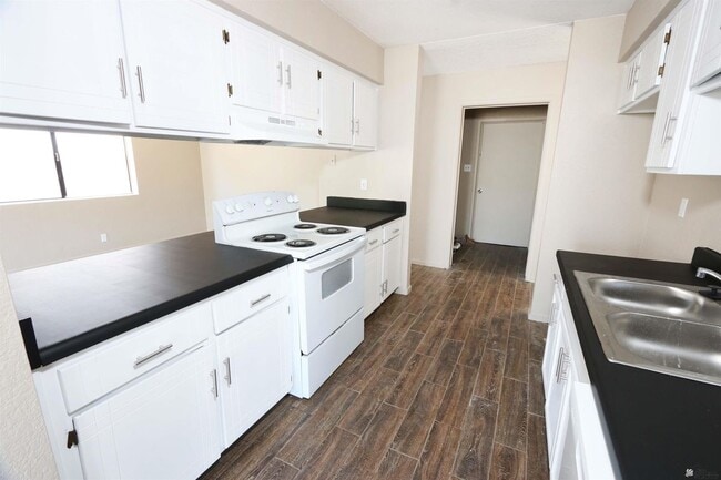 Building Photo - 1276 S Pagent Ave