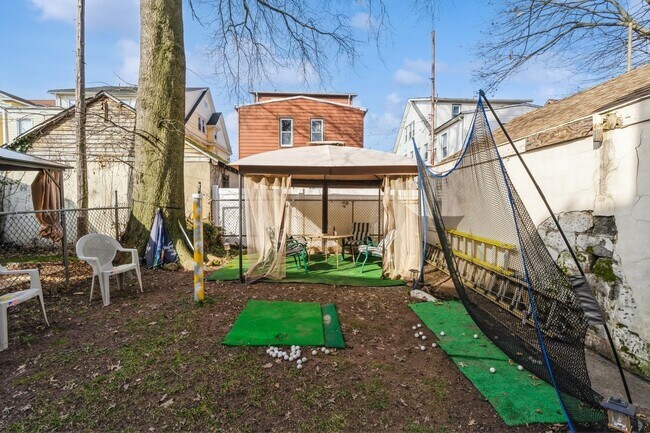 Building Photo - 41-43-43 Poe Ave