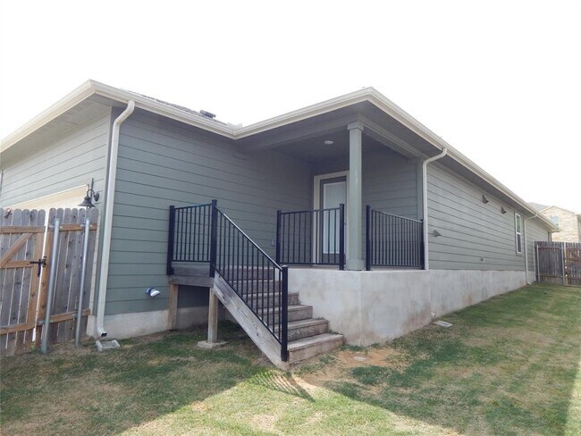 Building Photo - 126 Fairmeadow Downs Dr