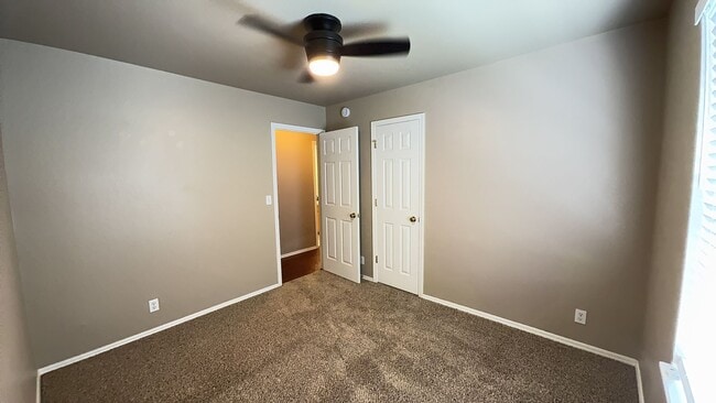Building Photo - Welcome to this charming 3-bedroom, 2-bath...