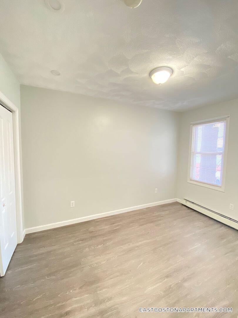 Building Photo - 329 Paris St