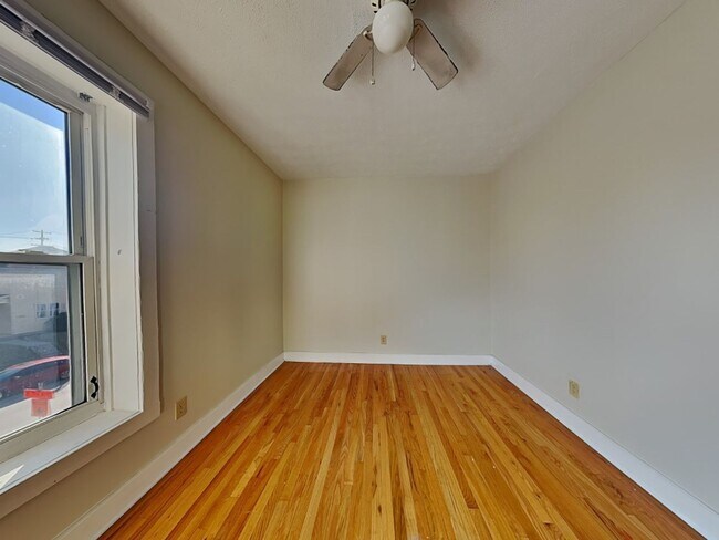 Building Photo - 1365 Indianola Ave