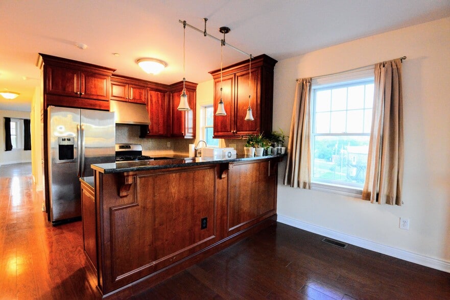 Kitchen - 100 Sheldrake Pl