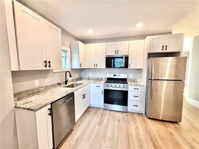 Building Photo - 73 Vernon St