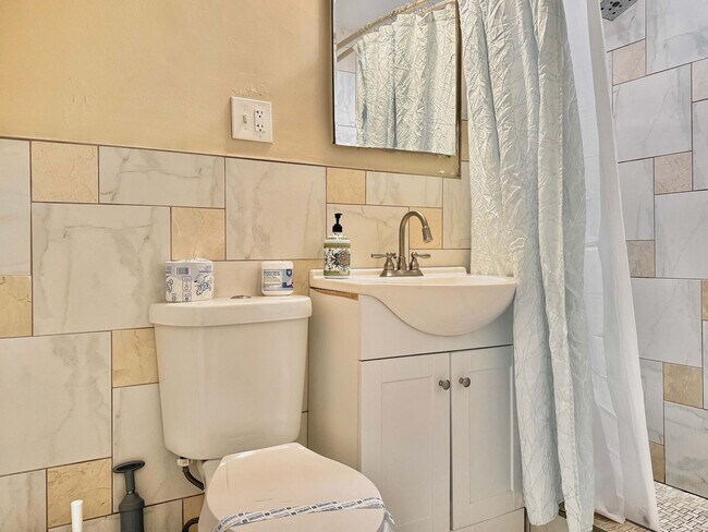 Building Photo - 215 Piedmont Ave NE