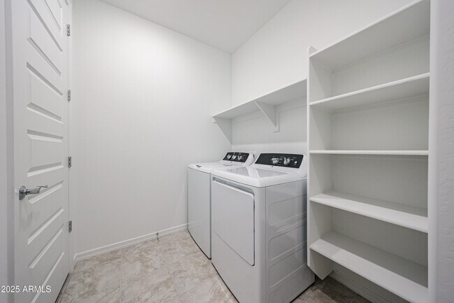 Building Photo - 17270 W Saddle Horn Trl