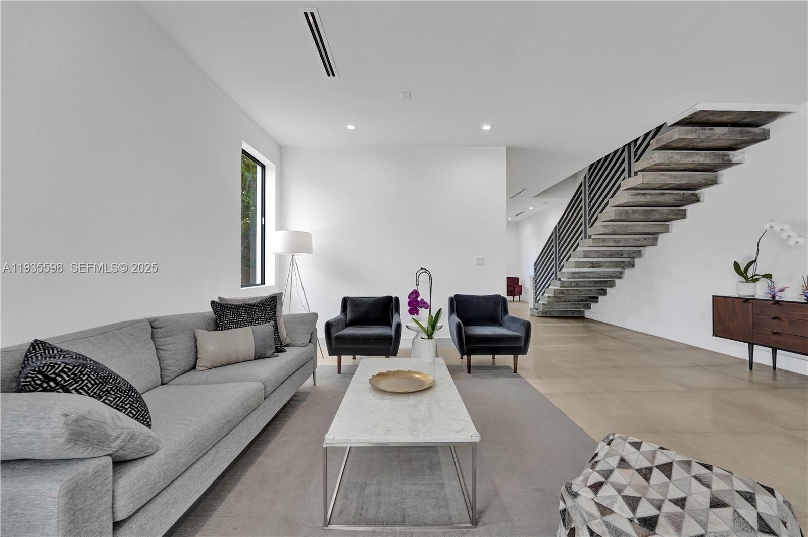 Building Photo - 3465 SW 3rd Ave