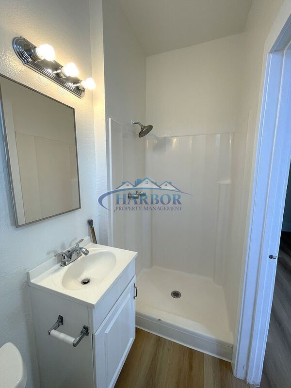 Building Photo - 341 W Amar St