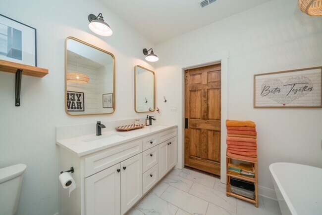 Building Photo - STUNNING modern farmhouse built in 2022 on 1 acre just outside the city limits of Tyler!