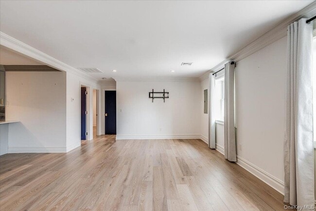 Building Photo - 95 E Main St