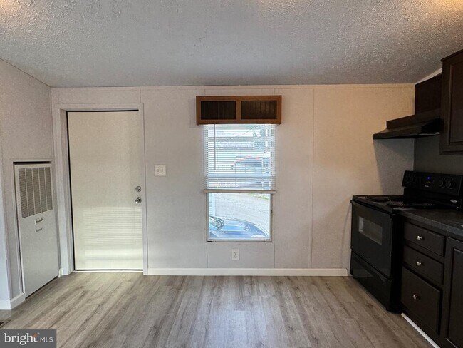 Building Photo - 2950 Concord Rd