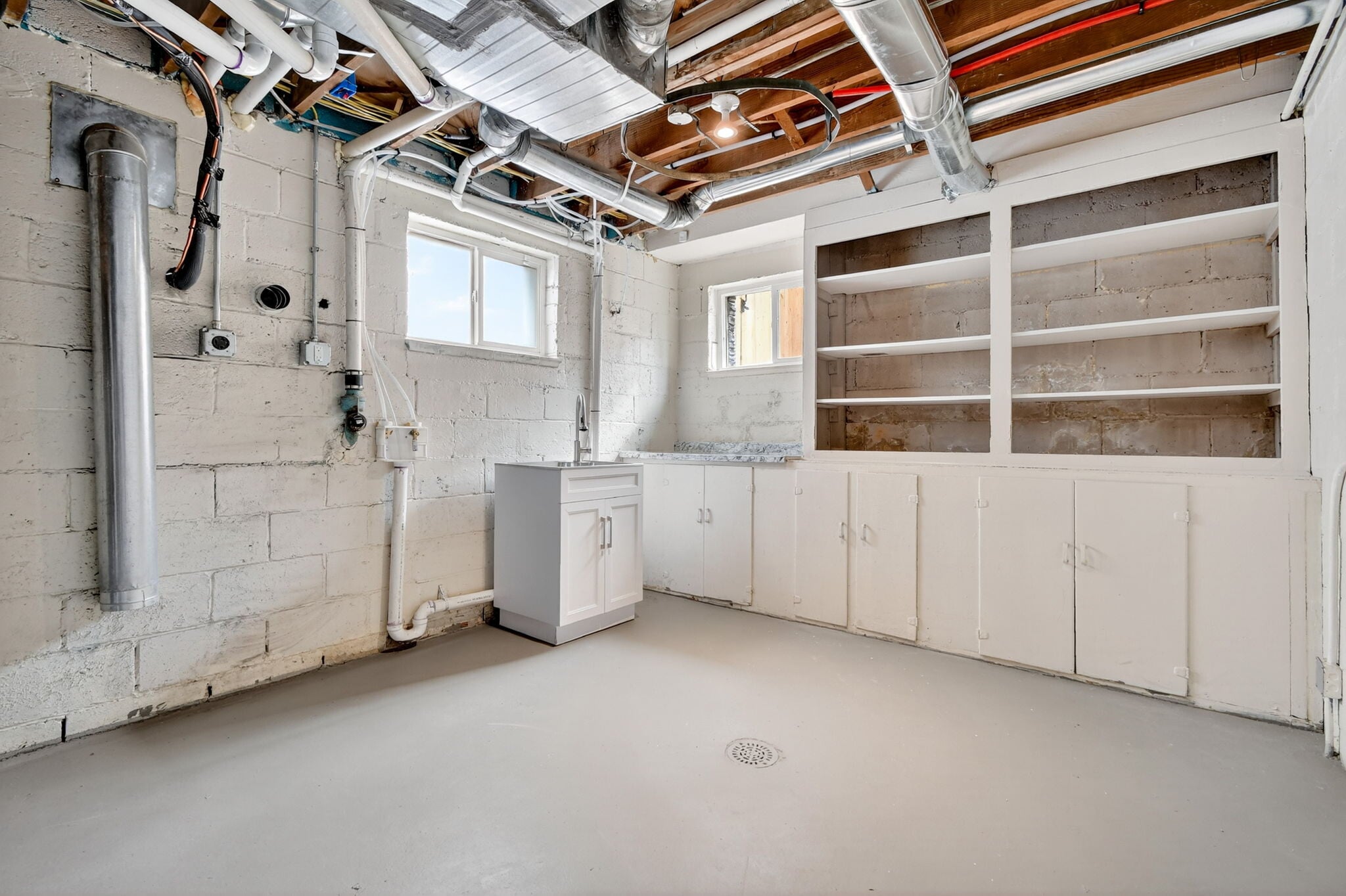 Building Photo - 3590 N Glencoe St